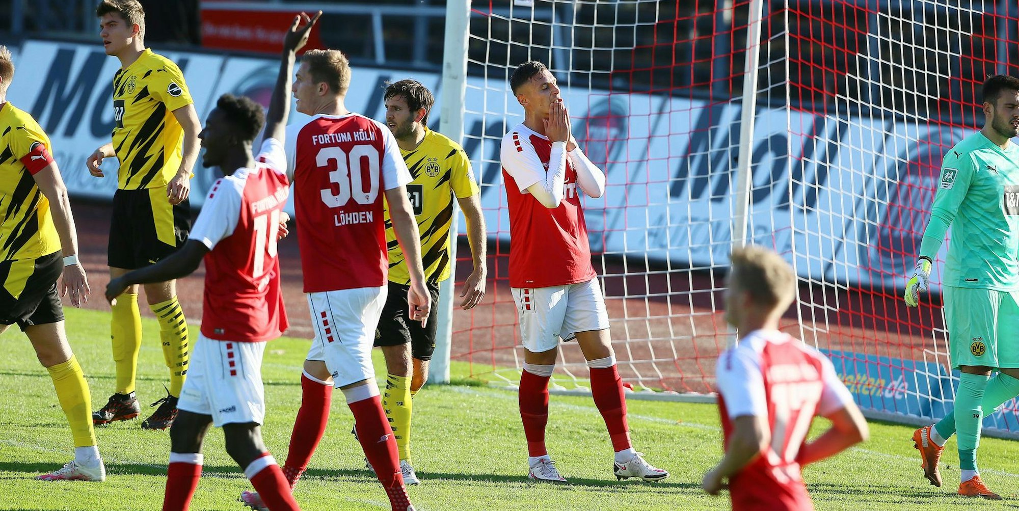 EA7B5F5F-E6CC-40E4-B336-199926ED1721