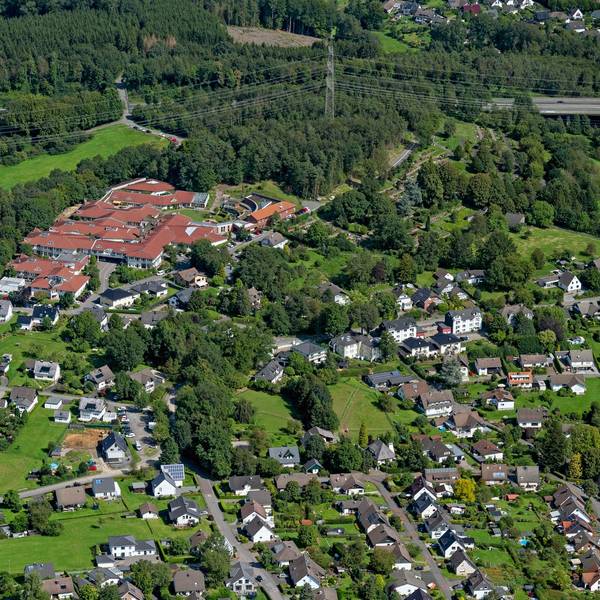 Eine Luftaufnahme des Schulkomplexes in Wiehl-Oberbantenberg.