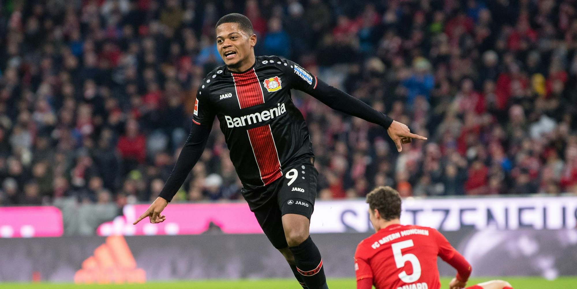 Leon Bailey Jubel Bayern München