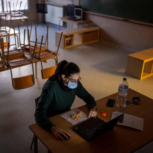 Lehrerin allein in Klasse dpa