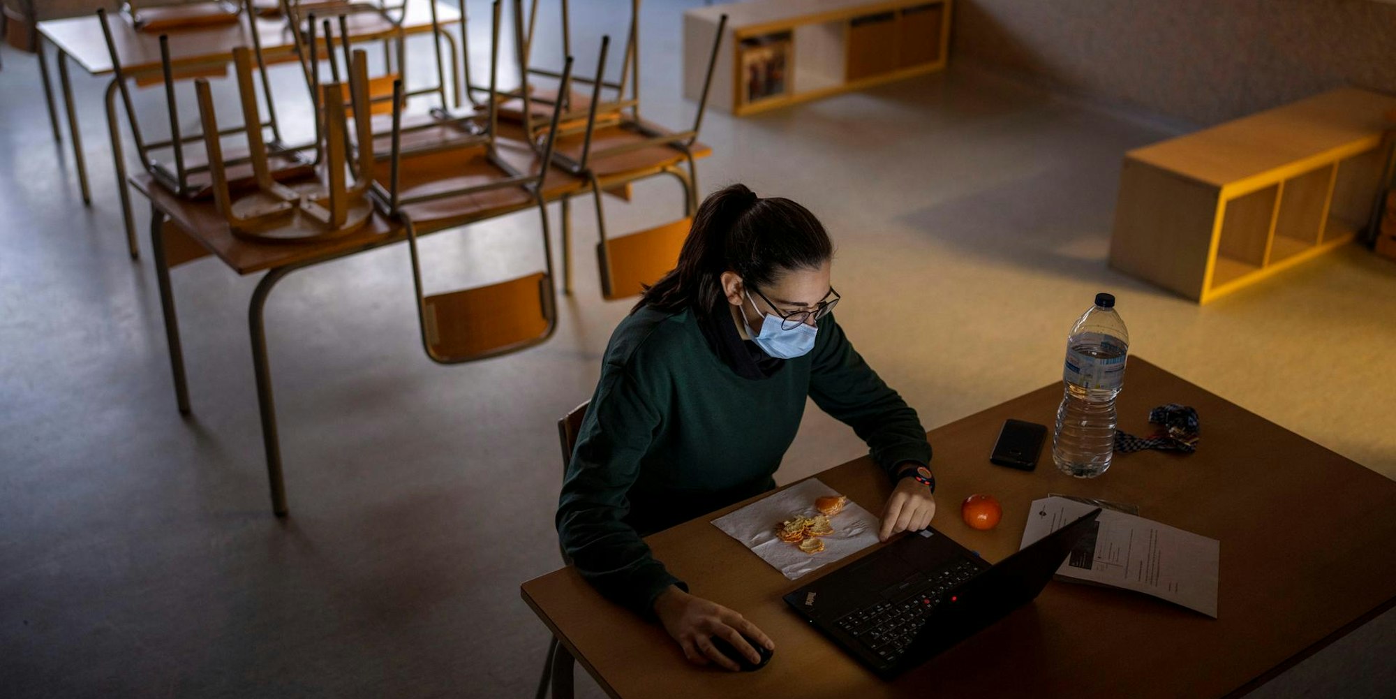 Lehrerin allein in Klasse dpa