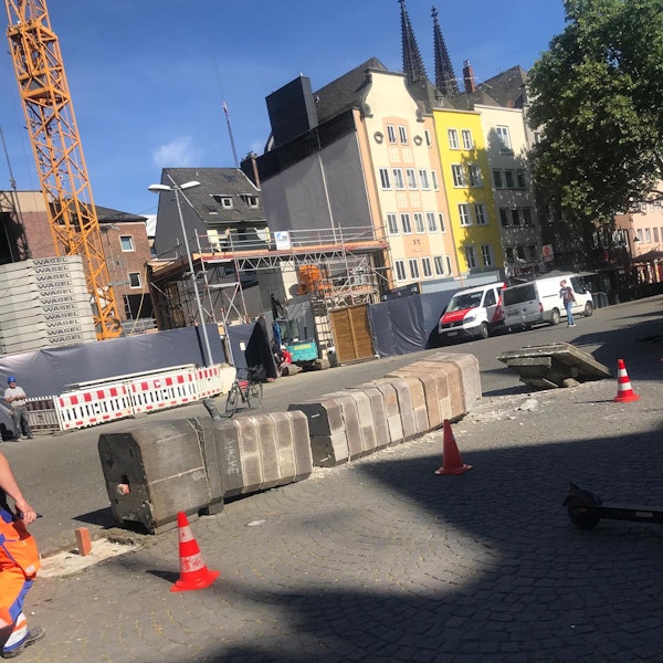Steinerne Pumpe Alter Markt umgefallen