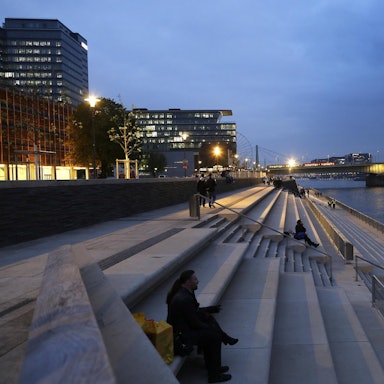 Rheinboulevard abends