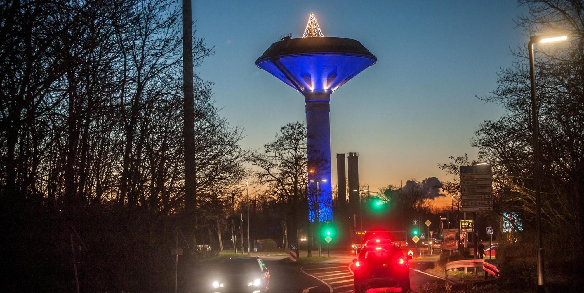 Wasserturm Leverkusen beleuchtet