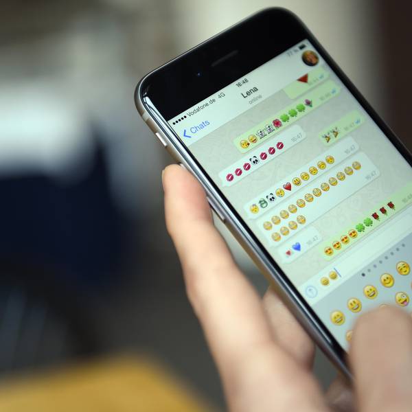whatsapp emojis smartphone