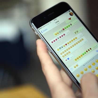 whatsapp emojis smartphone