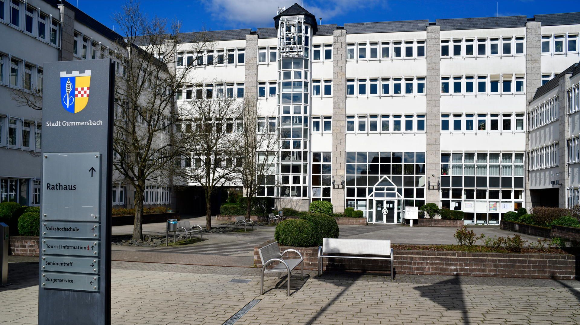 Das Rathaus in Gummersbach von vorne.