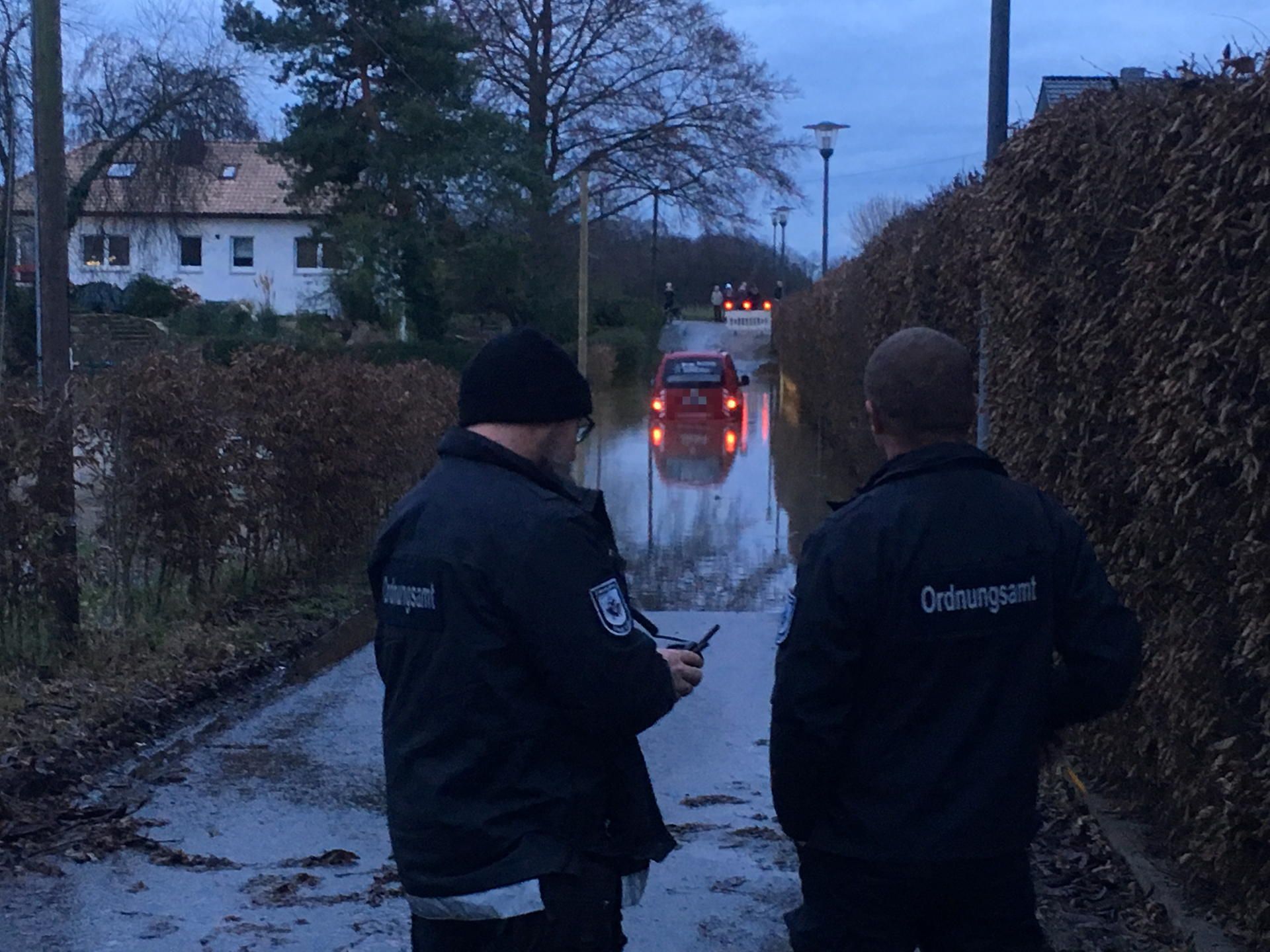 Rodenkirchen Auto festgefahren1
