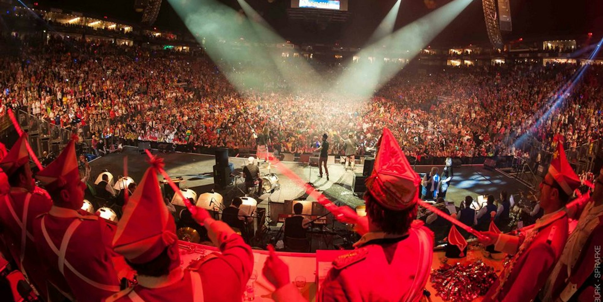 csm_lachende_koelnarena_LouisSprafke1_26d3b5c2cc