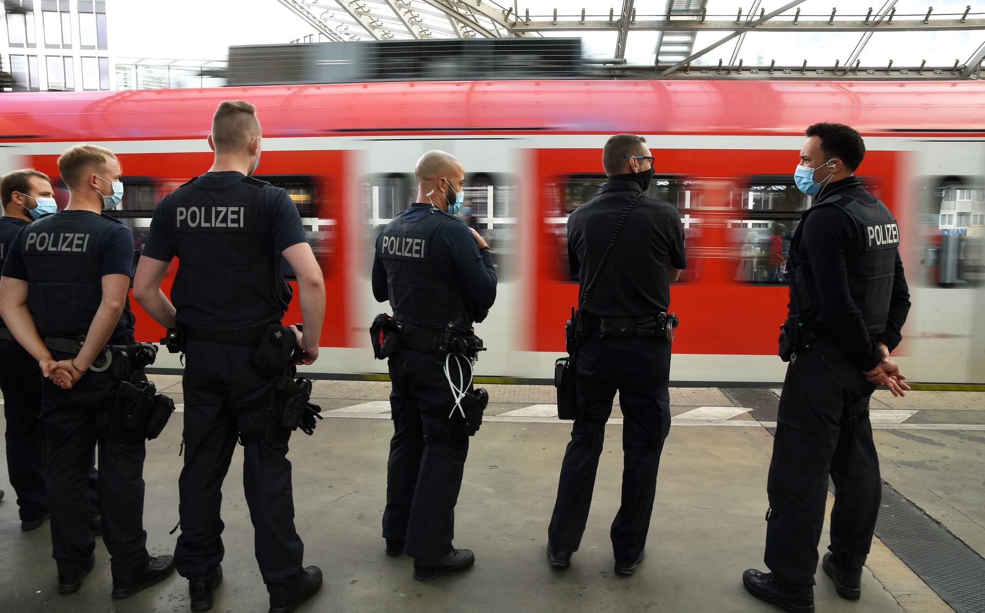 20200824-RAK-MaskenpflichtKontrolleHauptbahnhofKoeln-010