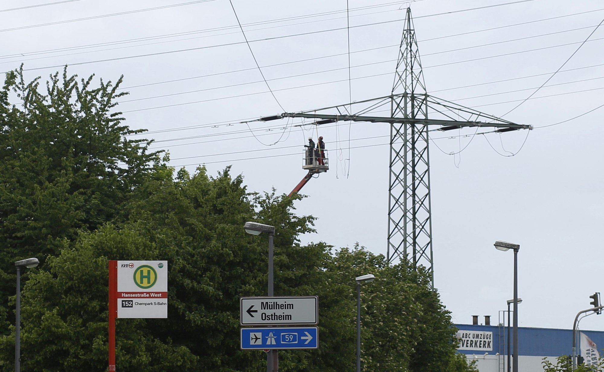 Pic Gremberghoven Busunfall Strom 150516