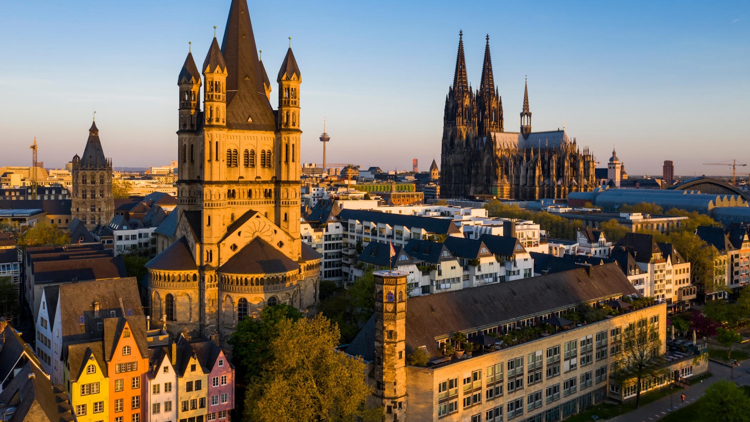 Liebe deine Stadt! Das muss man den meisten Kölnerinnen und Kölnern nicht zweimal sagen.