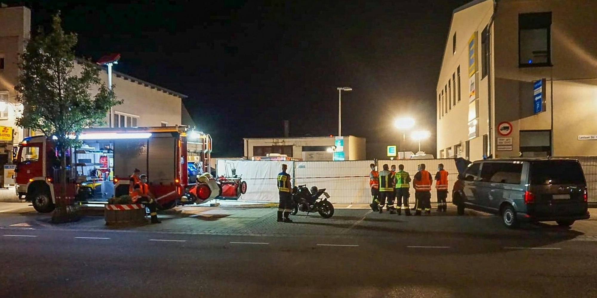 Mann_ersticht_Frau_a_66232780