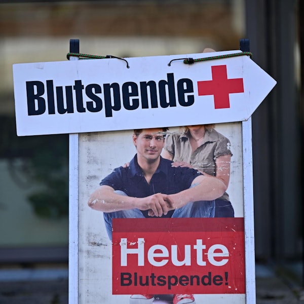 Schild mit der Aufschrift Blutspende
