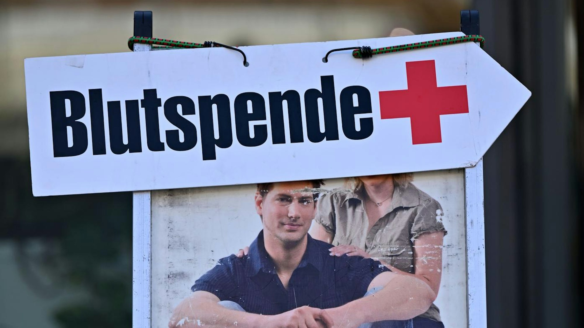 Schild mit der Aufschrift Blutspende