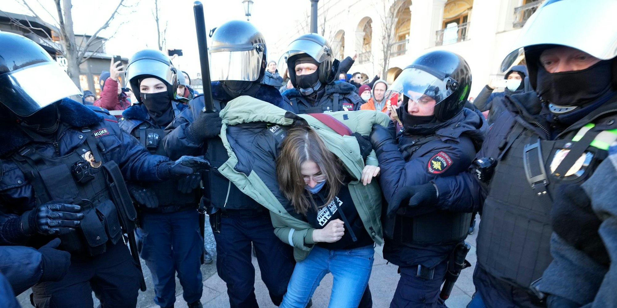 Demonstrantin St. Petersburg