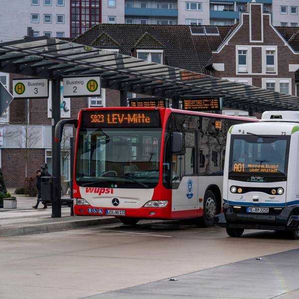 Linienbus ohne Fahrer Monheim