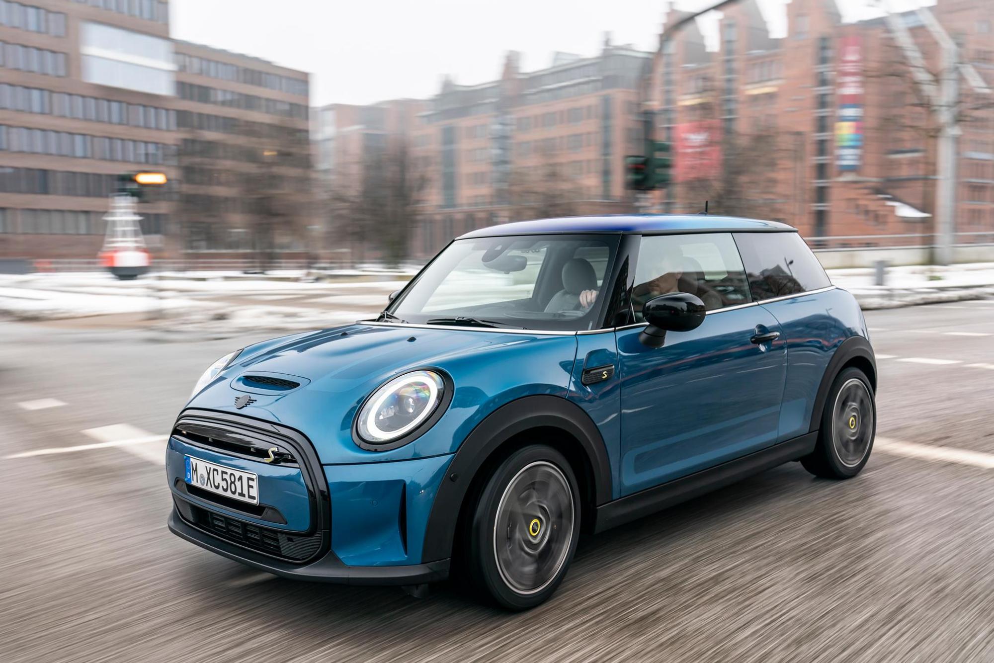 P90413043_highRes_the-mini-cooper-se-e_1