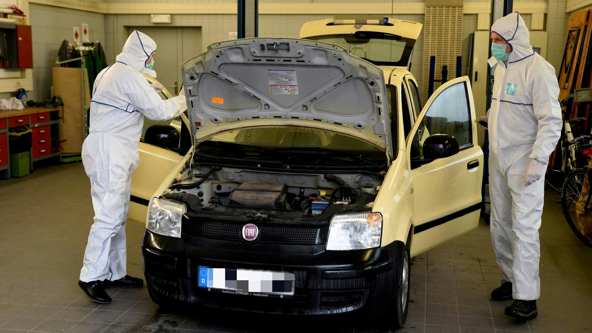 In diesem Fiat Panda wurde das Opfer erschossen. Der Mordfall wird neu verhandelt.