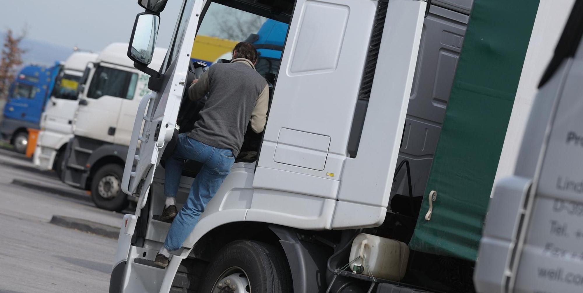 Lkw Symbolbild dpa