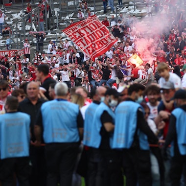 Jubelnde Fans Ordner