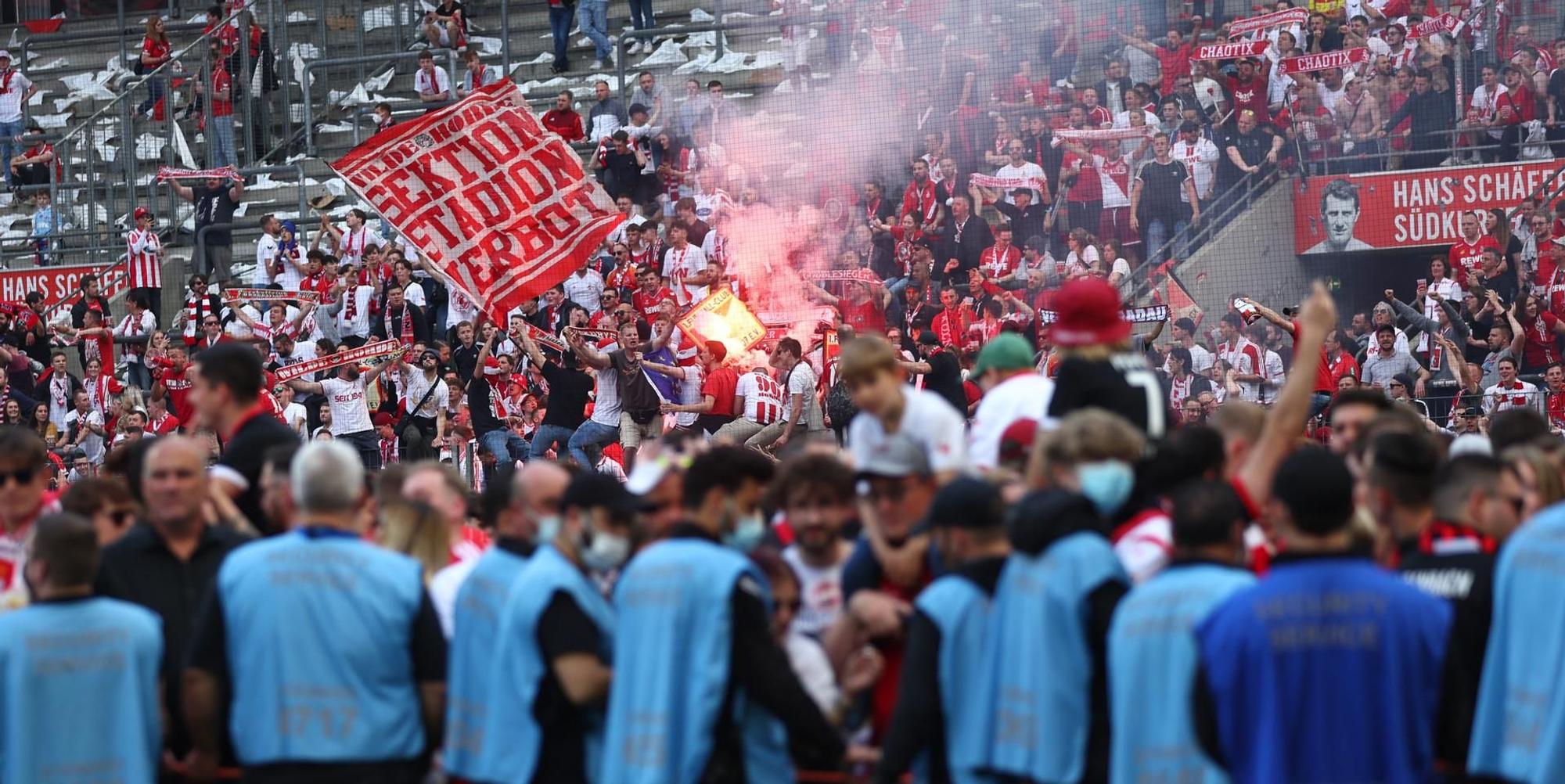 Jubelnde Fans Ordner