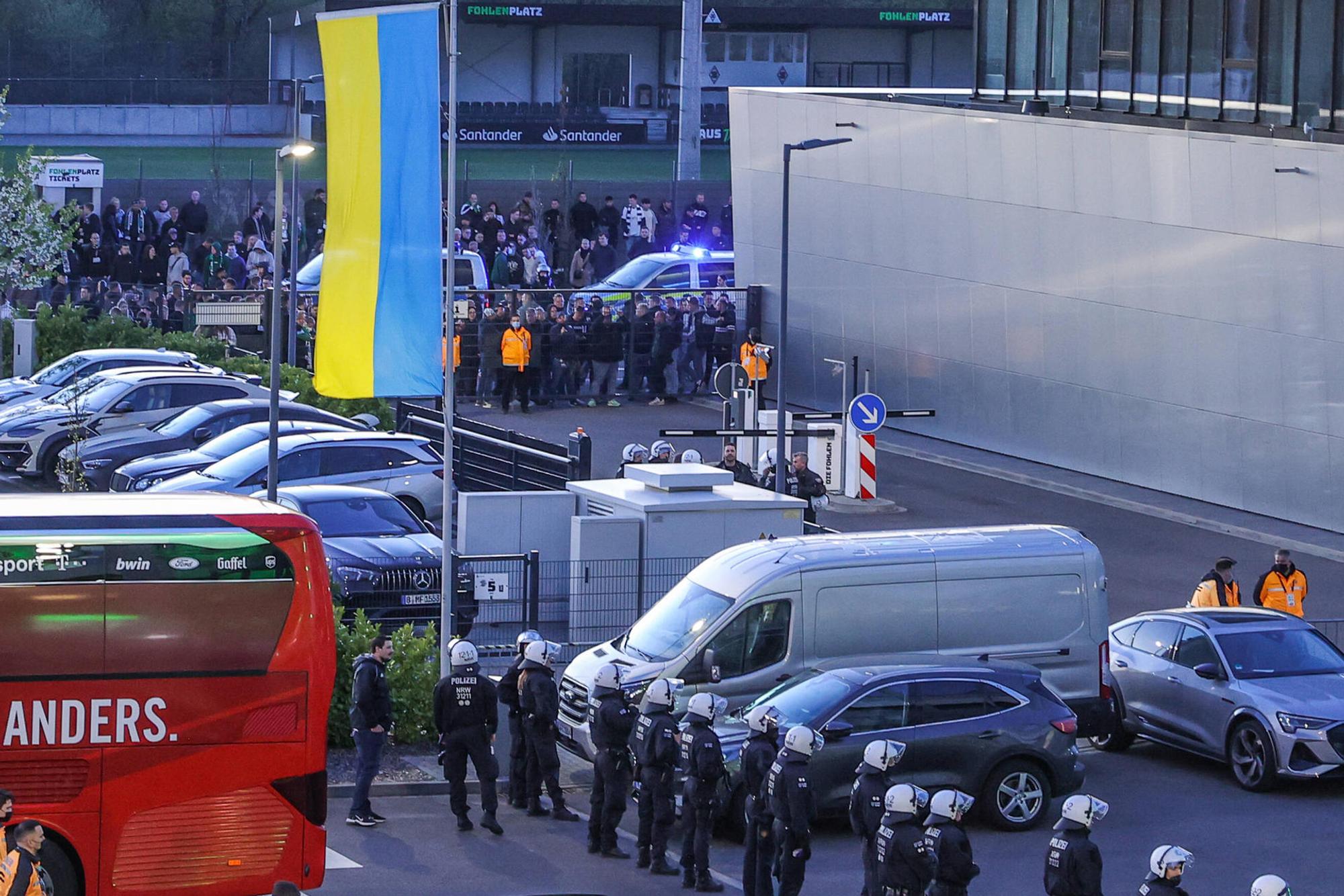 Polizei am Stadion
