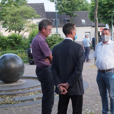 Stadtratssitzung Diskussion vor der Tür