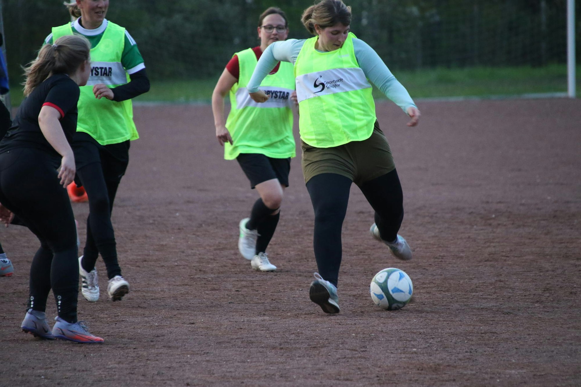 Julia-Reuss-spielt-Fussball (20)