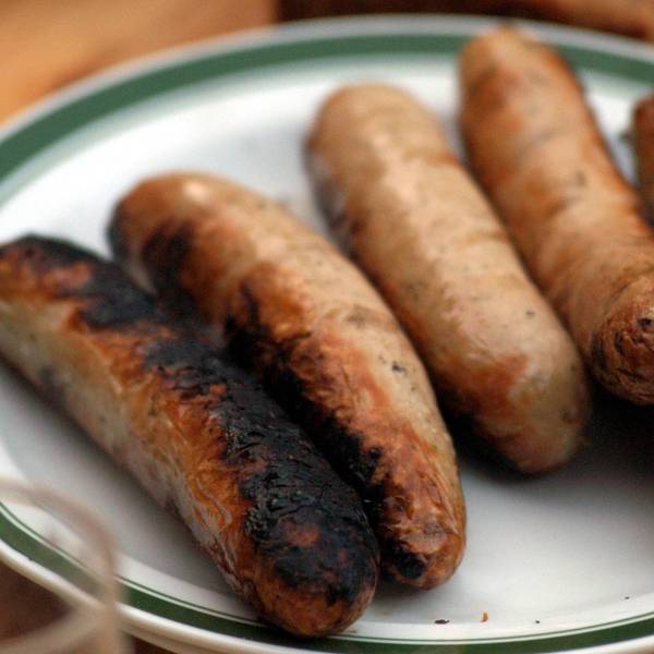 Bratwurst verkohlt schwarz grillen imago