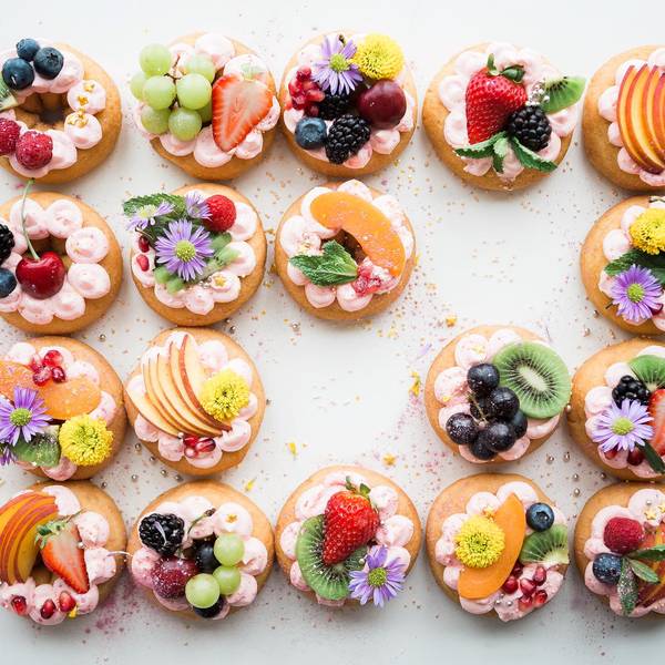 Cakes brooke-lark-261287-unsplash