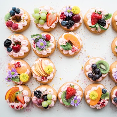 Cakes brooke-lark-261287-unsplash