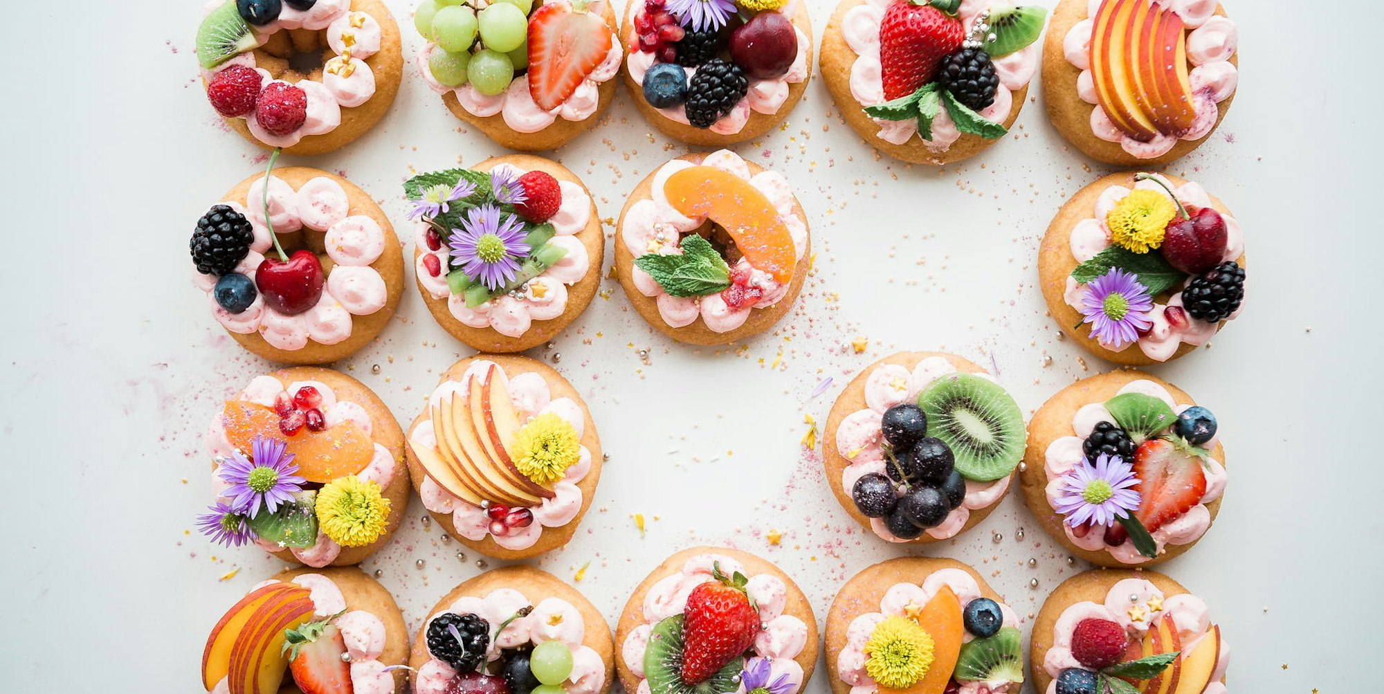 Cakes brooke-lark-261287-unsplash