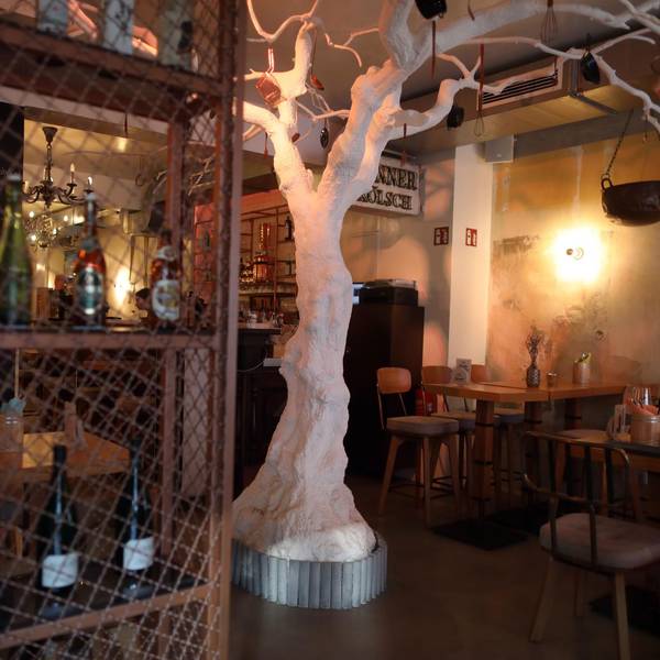 sünner stube innen mit baum