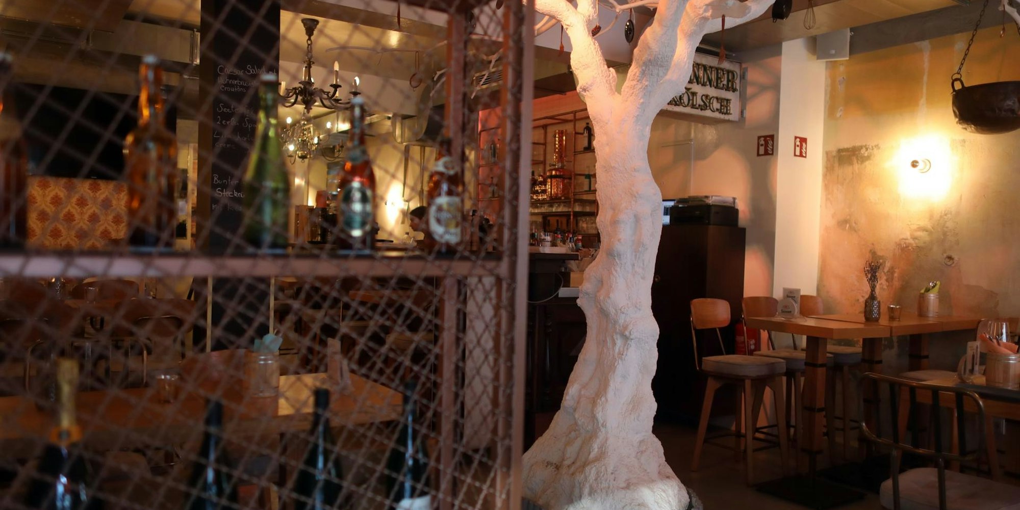 sünner stube innen mit baum