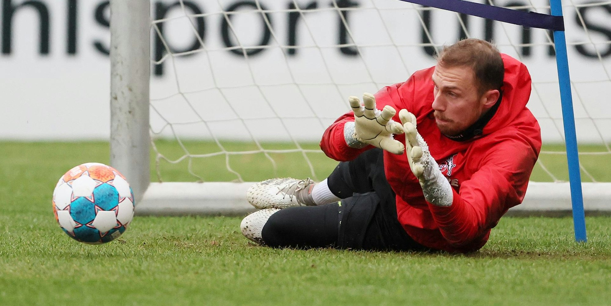 Marvin Schwäbe im Tor