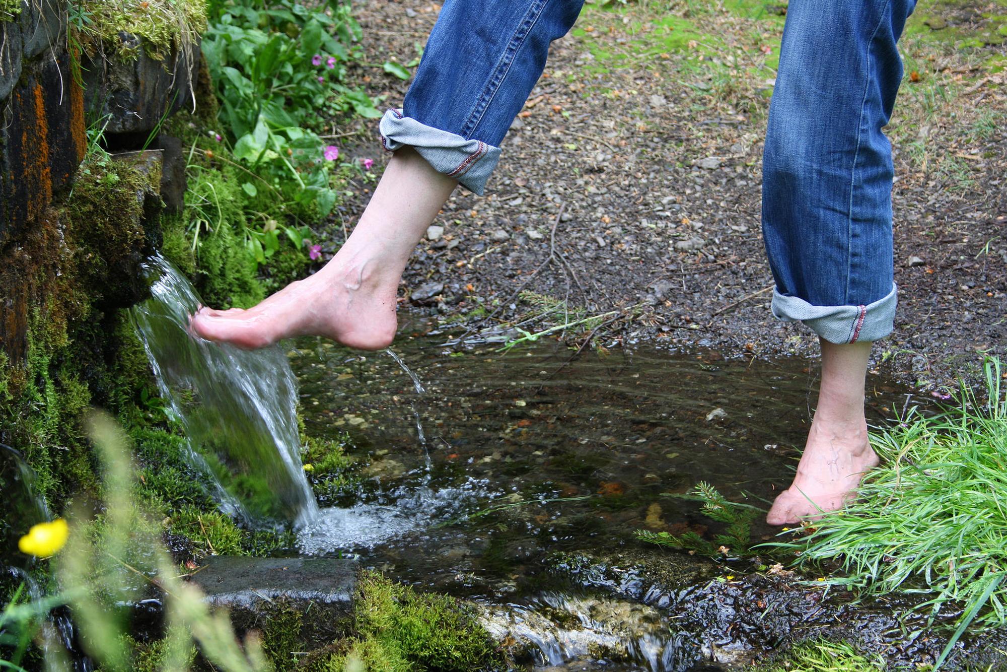 Kneipp wandern GettyImages-1063744976