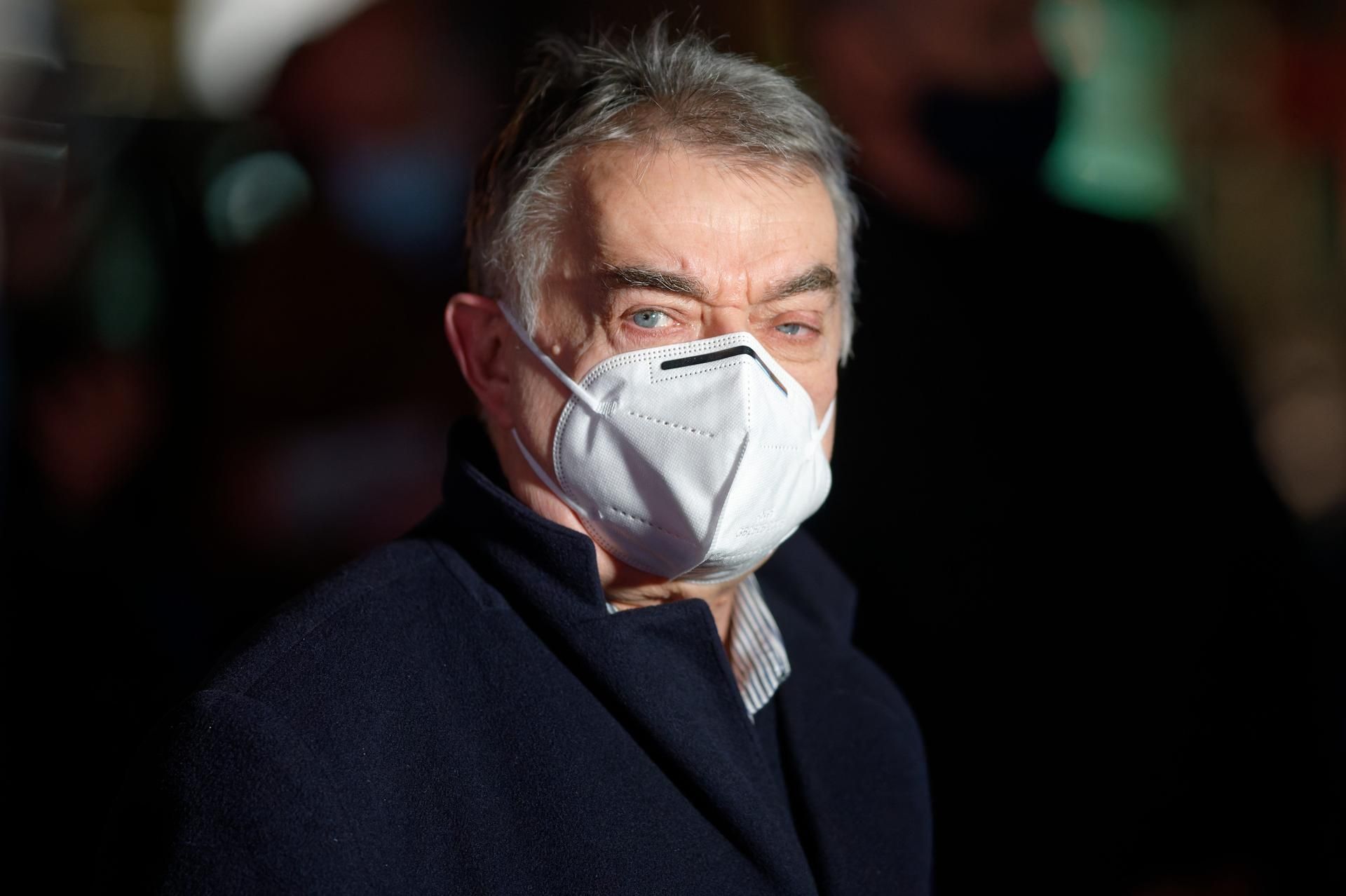 Reul mit Maske