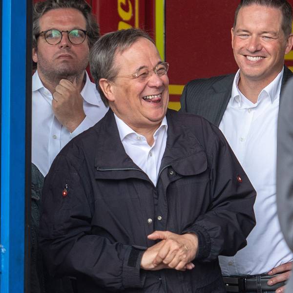 Laschet lacht