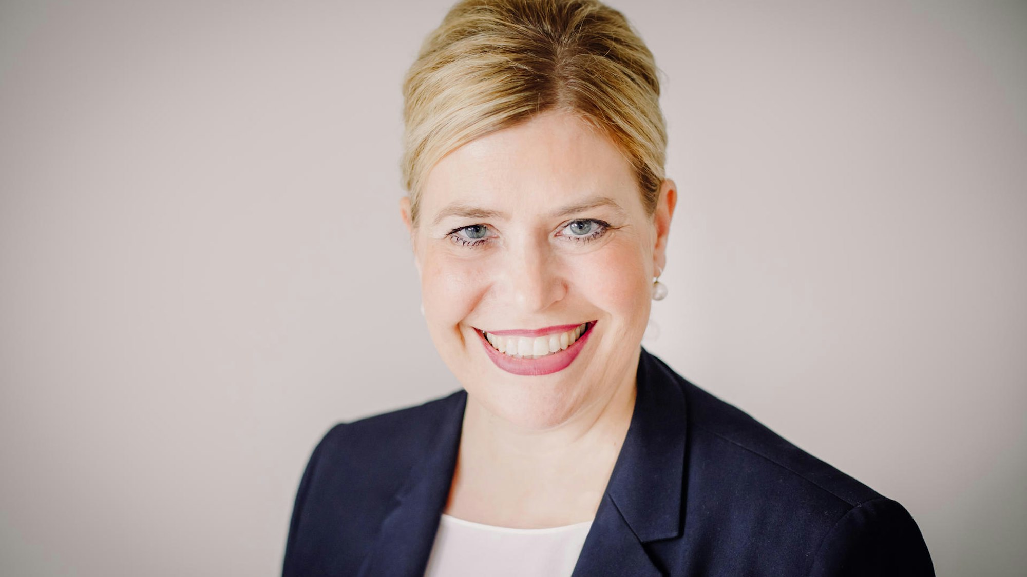 Portraitfoto von Ines Reinprecht-van de Sandt