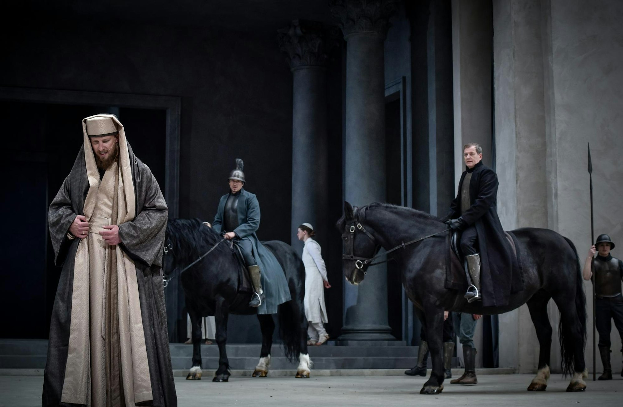 14_Kaiphas und Pilatus_Foto Arno Declair