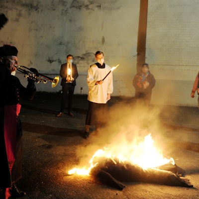 Nubbelverbrennungsritual in Köln-Niehl.