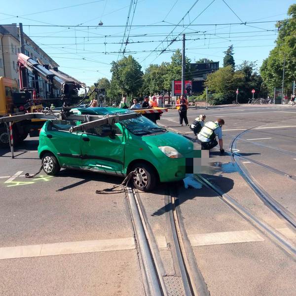 Auto unfall Aachener gepixelt