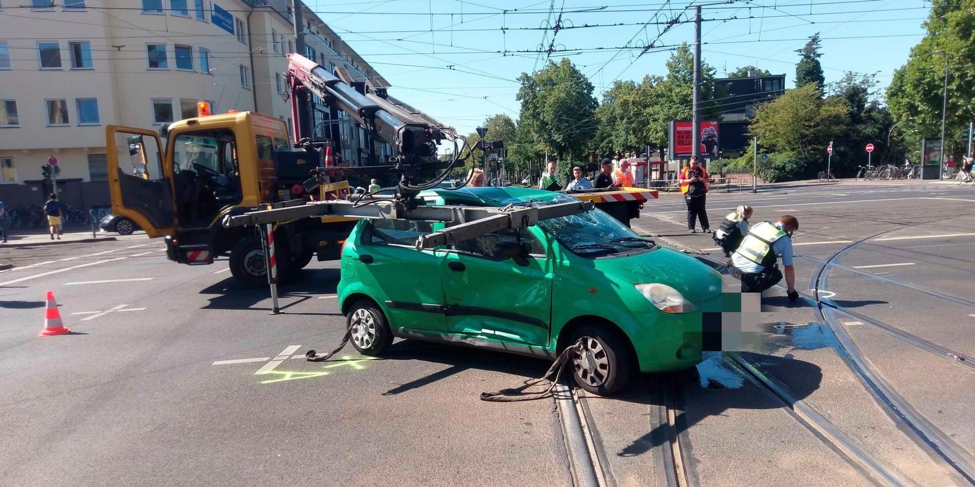Auto unfall Aachener gepixelt