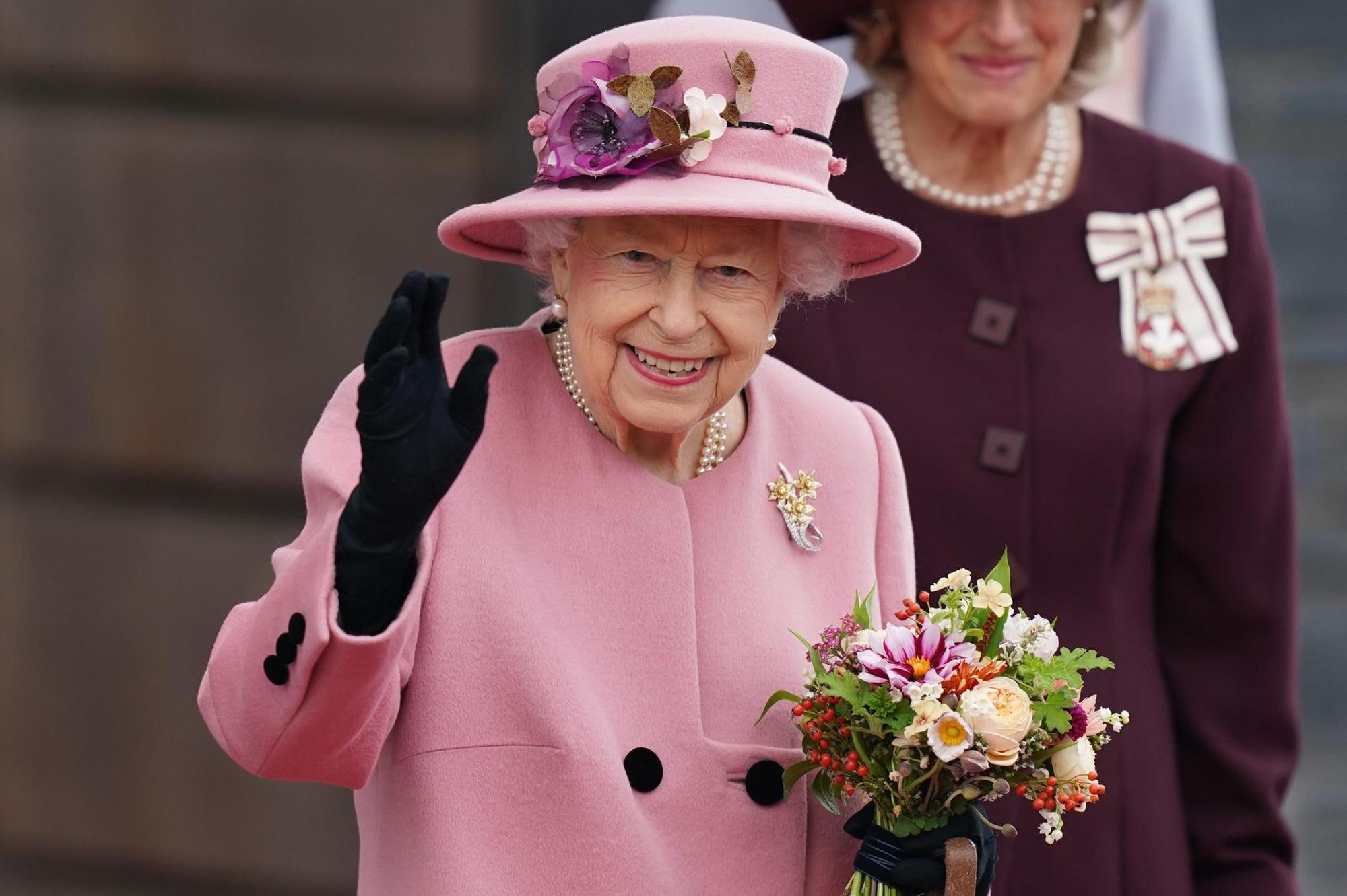 Queen Elizabeth 141021