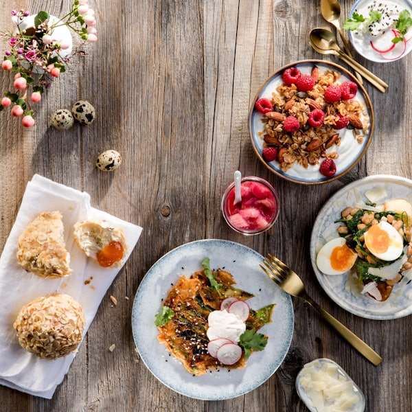 Beim Osterbrunch mit Rezepten unserer Gastrokritikerin Julia Floß kommt Süßes und Herzhaftes auf den Tisch.