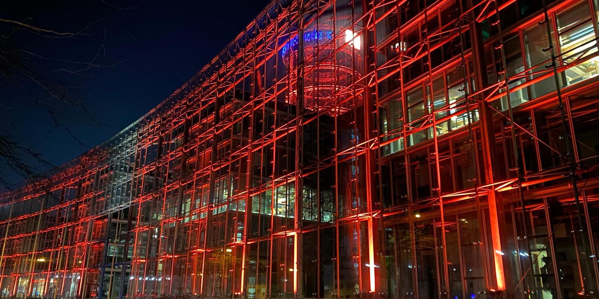 DuMont Haus orange