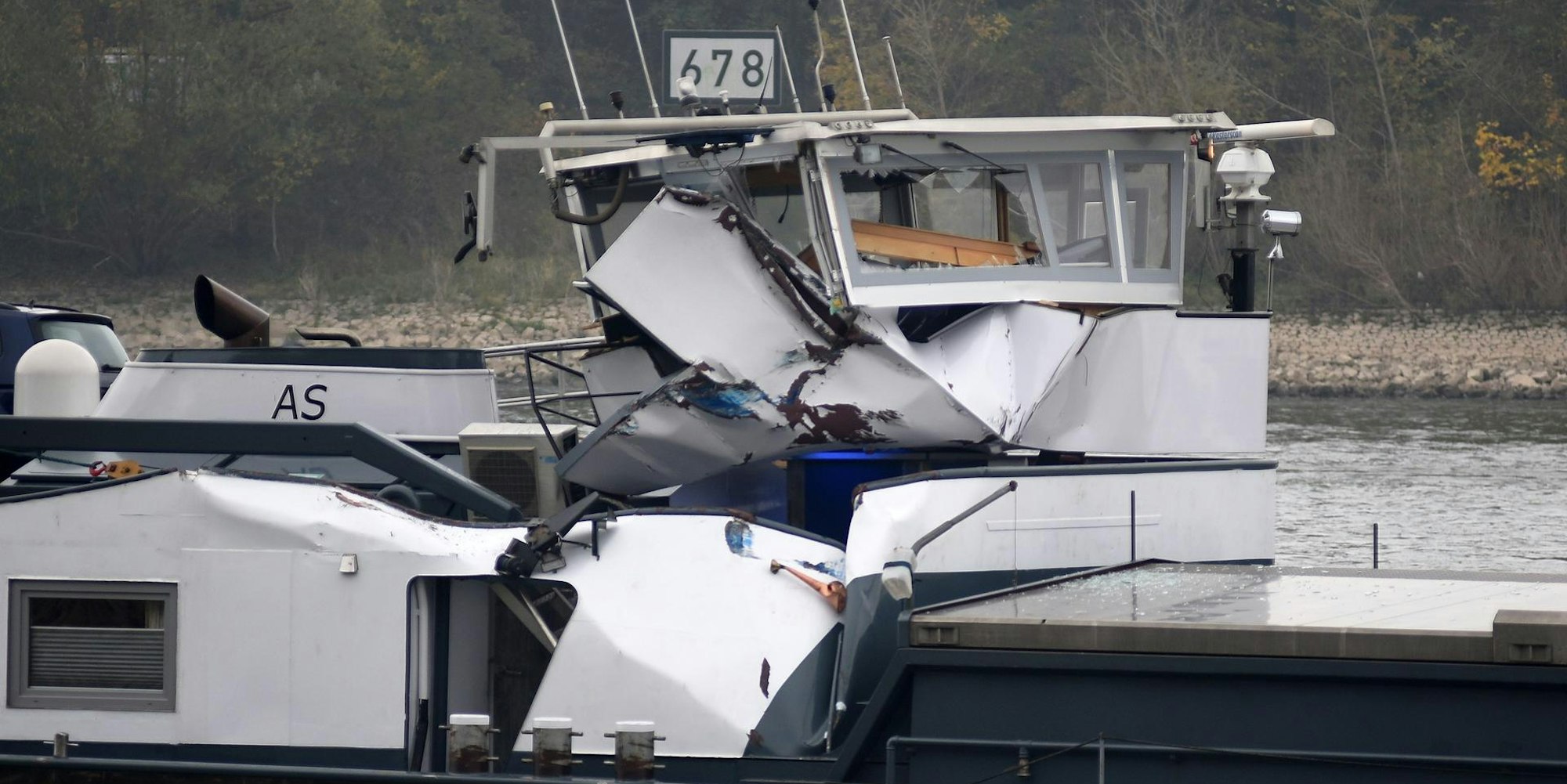 Schiffe Rhein kollidiert