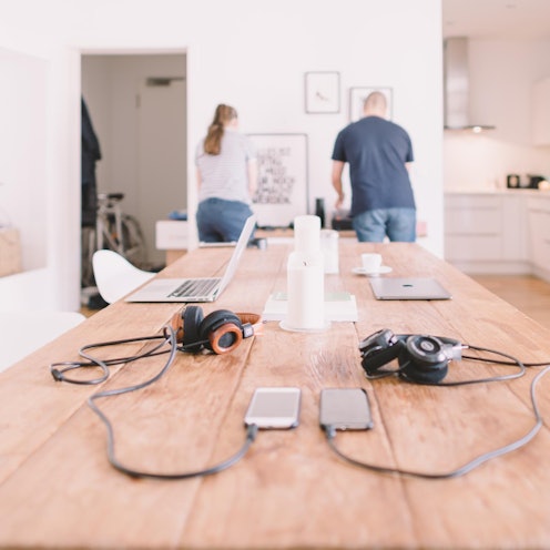 crew-B0n4-PeF60Q-unsplash