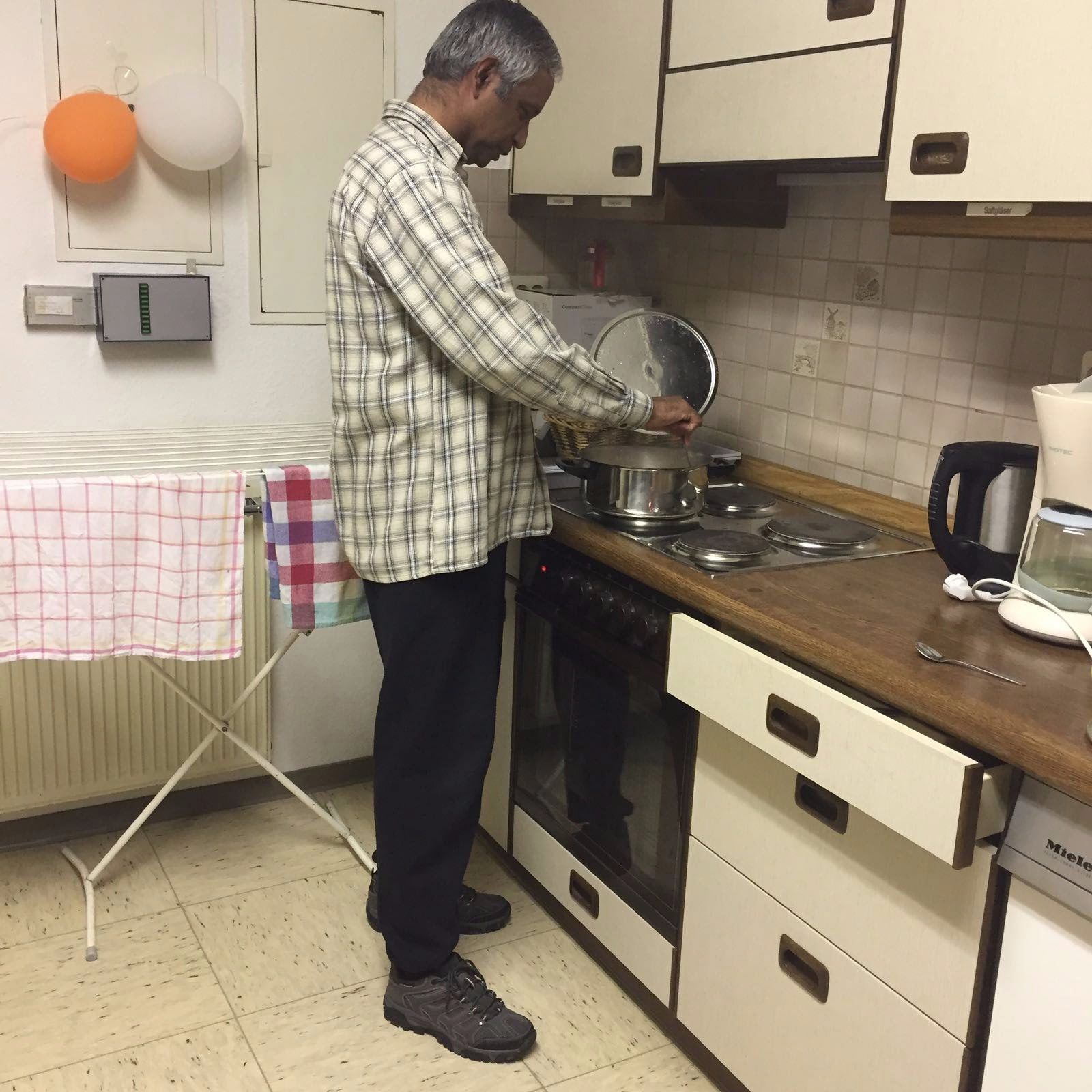 Pater_Thomas_kocht2